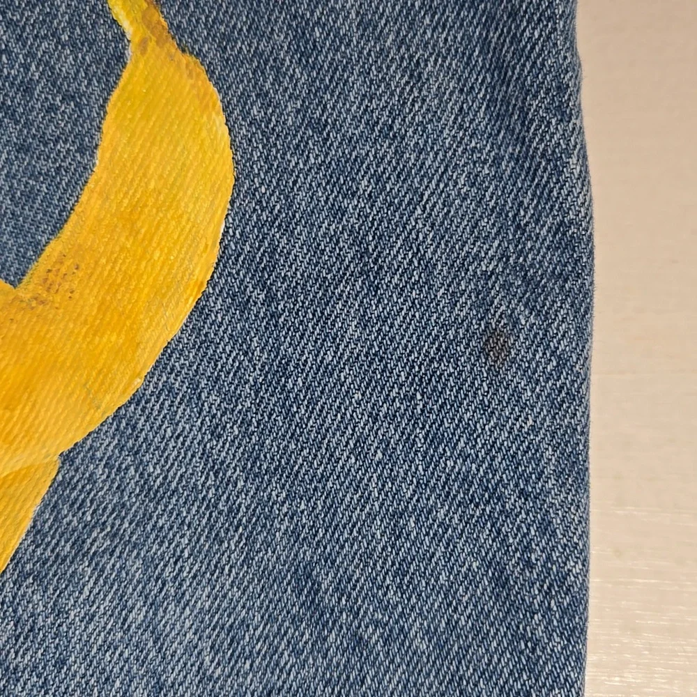 Levi's 550 Relaxed Blue Denim Painted Yellow Banana Design Tapered Leg Jeans - Picture 6 of 15
